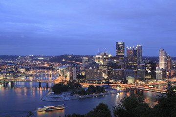 Fototapeta na wymiar Overlook the Pittsburgh city