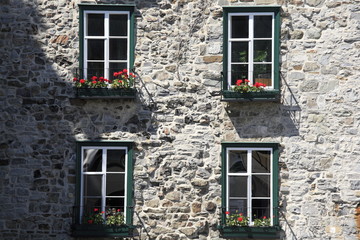 Fototapeta na wymiar The windows in an old house of Quebec city