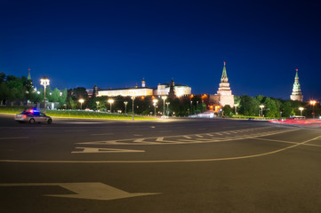 Fototapeta na wymiar Kremlin and St. Ivan the Great during a beautiful sunset. A big road near kremlin with cars