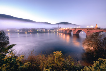 Heidelberg - Alte Brücke mit Nebel