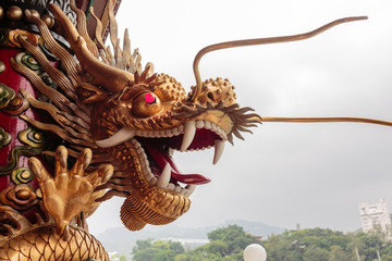 Drakenkop aan het Jumbo floating restaurant