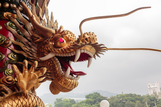 Drakenkop aan het Jumbo floating restaurant