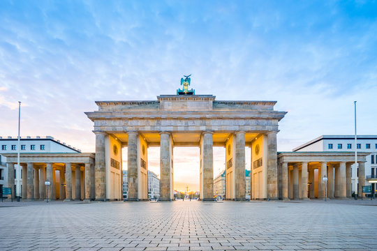 Fototapeta Sunrise at Berlin city with Brandenburg gate in Berlin, Germany