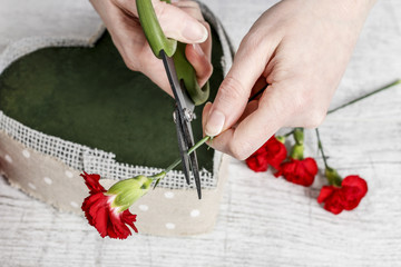 Obraz na płótnie Canvas How to make floral arrangement for Grandparents Day tutorial.