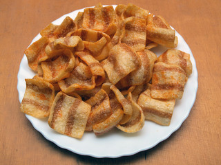 Wheat crisps