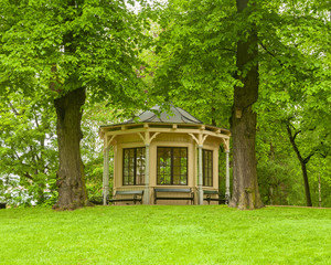 slottsparken house view in the city oslo