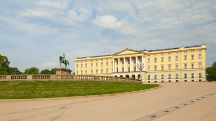 royal palace in the city of oslo