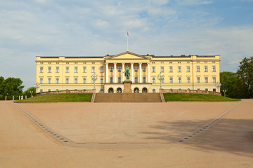 royal palace in the city of oslo