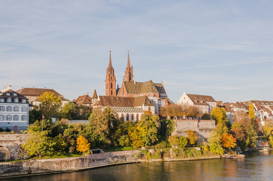 Basel, Stadt, Altstadt, M&uuml;nster, Basler M&uuml;nster, Kirche, Pfalz, M&uuml;nsterplatz, Grossbasel, F&auml;hre, Altstadth&auml;user, Rhein, Rheinufer, Herbst, Schweiz