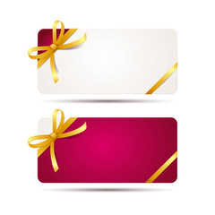 Geschenk Karte mit roter und goldener Schleife und Band, weißer Hintergrund. Gutschein Vorlage für Einladung und Einkauf. Vektor Illustration.