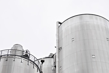 Cylindrical corrugated steel silo at a biomass power plant © Bernhard