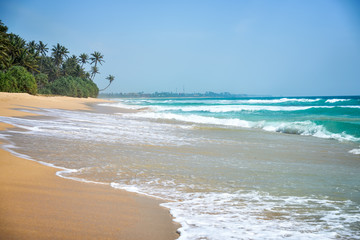 Fototapeta na wymiar beautiful seascape, tropical beach, Sri Lanka