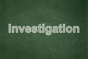 Obraz premium Science concept: text Investigation on Green chalkboard background