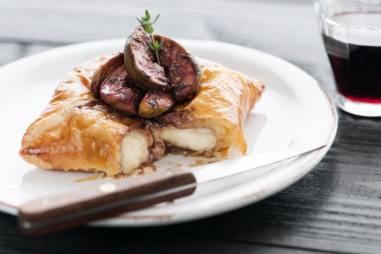 Food: Baked Camembert in Puff Pastry with Port Wine Figs and Thym