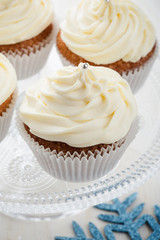 Christmas cupcakes with cream cheese frosting
