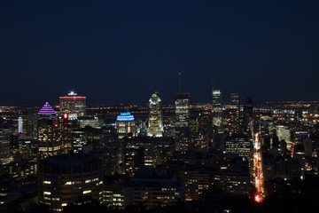 Fototapeta na wymiar Montréal by night