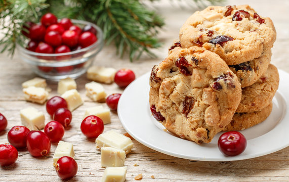 Homemade Christmas cranberry cookies with white chocolate in a bowl on the table. Rustic style. Selective focus