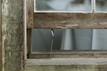 Spoon holding window open