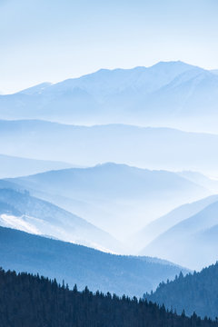 Fototapeta Lanscape z niebieskimi górami