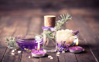 Obraz na płótnie Canvas Spa set with lavender aromatherapy oil