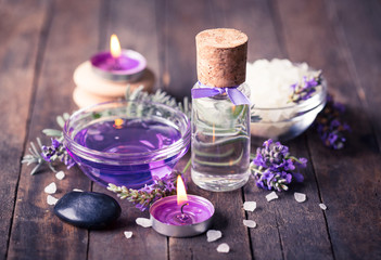 Obraz na płótnie Canvas Spa set with lavender aromatherapy oil