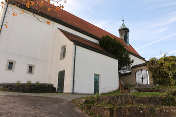 Seiteneingang der Wurmlinger Kapelle auf der Schwäbischen Alb - obrazy, fototapety, plakaty