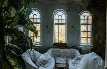 hotelzimmer und drei fenster panorama