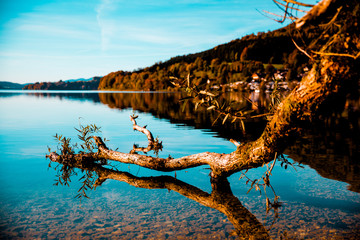 Naklejka premium See in Österreich mit Reflektionen