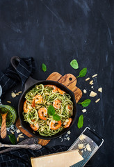 Spaghetti with prawns and homemade pesto sauce