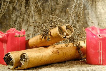 свечи с свертками бересты