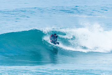 Obraz premium Bodyboarder surfing ocean wave