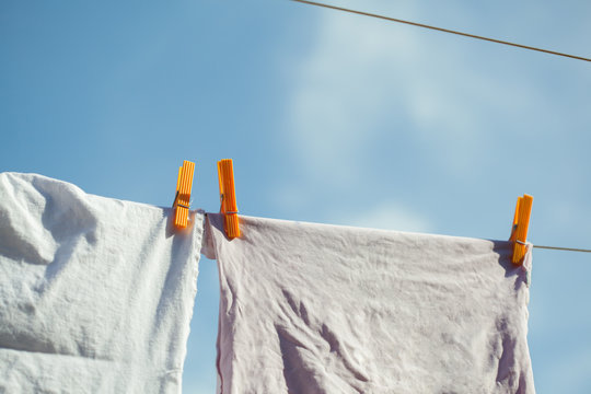 Drying laundry on the clothesline
