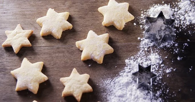 Gingerbread cookies with powdered sugar sprinkled on top 