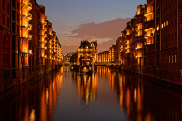 Obraz premium Beautiful night landscape of hafencity in Hamburg.