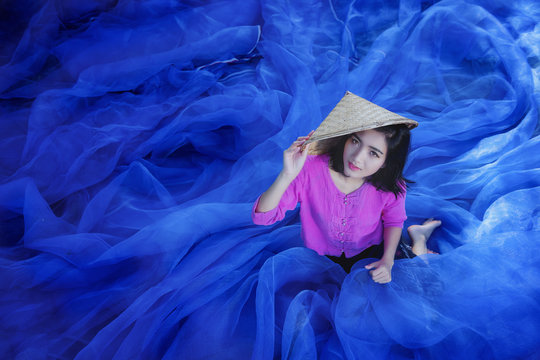 Women Repair Fishing Net