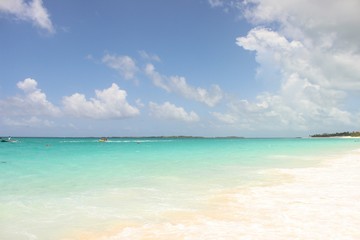 Fototapeta na wymiar Bahamas beach side