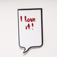a white memo pad with the shape of a comic with the inscription "I love it!"