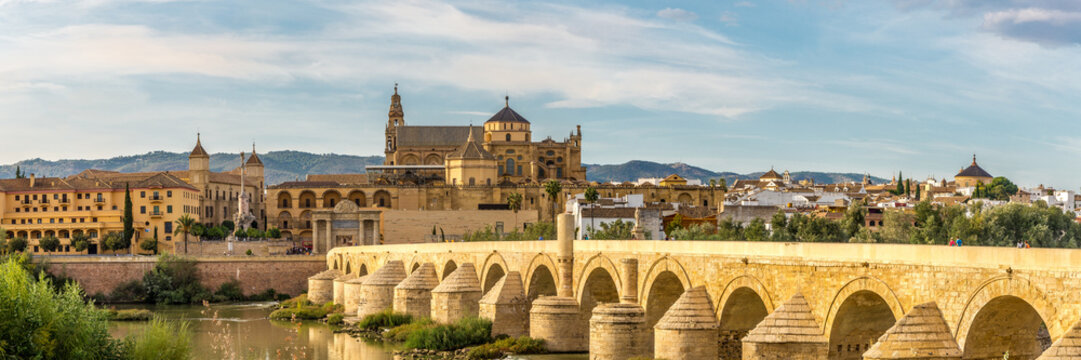 Fototapeta Panoramic view at the Mosque-Cathedral with Roman bridge in Cordoba, Spain