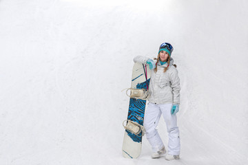 Fototapeta na wymiar winter, sport concept, happy young woman with snowboard outdoors