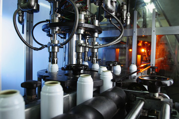 automatische Abfuellanlage für Reinigungsspray