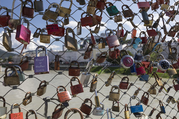 Liebesschlösser am Markatsteg in Salzburg