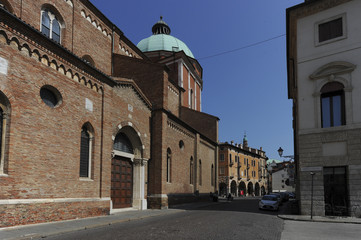 Fototapeta na wymiar Duomo Cathedral in Vicenza, Italy