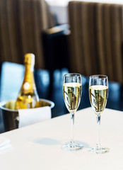 champagne glasses