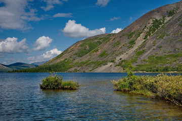 The beauty of the lake Maxi