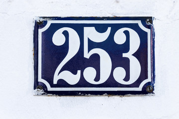 Hausnummer 253