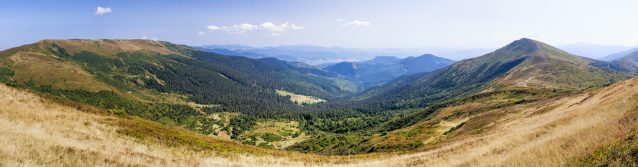 Fototapeta premium Pano view of Carpathian mountains near Drahobrat.