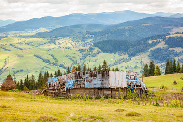 Naklejka premium Abandoned house near Yasinya. Carpathian mountains.