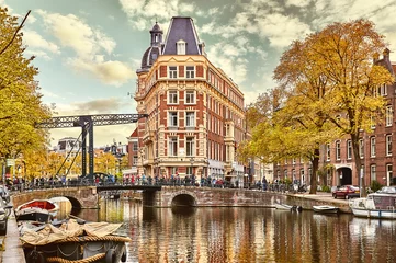 Gardinen Channel in Amsterdam Netherlands Holland houses under river © Yasonya