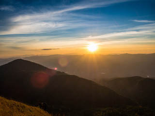 Obraz premium The great flare over the mountain from the sunset with nice blue sky at Mon Jong, Chiangmai, Thailand.