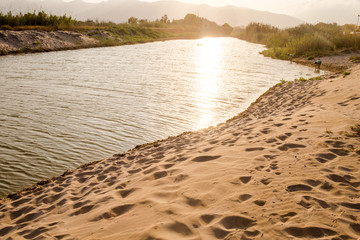 Río cerca al mar